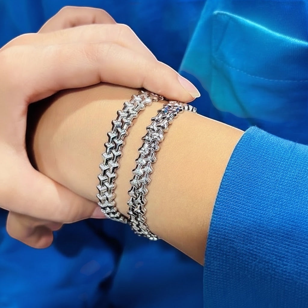 BoxUnboxed Apex Interlocking Moissanite Chain Link Bracelet in solid 925 sterling silver with platinum rhodium plating.