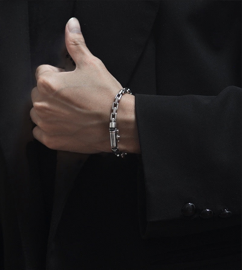 BoxUnboxed Kinetic Box Chain bracelet in solid 925 sterling silver with a heavy-duty utility safety clasp.