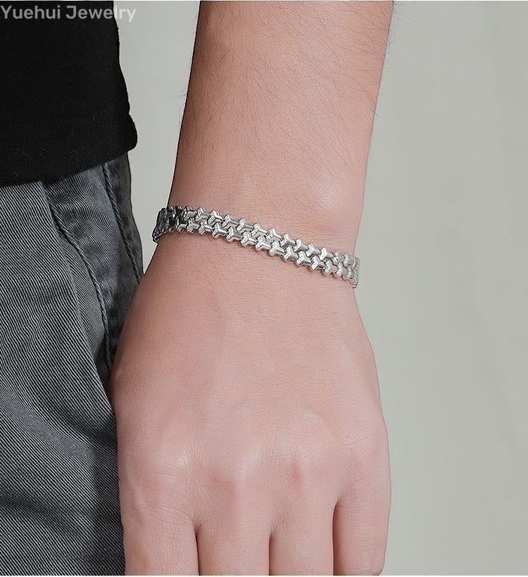BoxUnboxed Apex Interlocking Moissanite Chain Link Bracelet in solid 925 Sterling Silver with platinum rhodium plating.