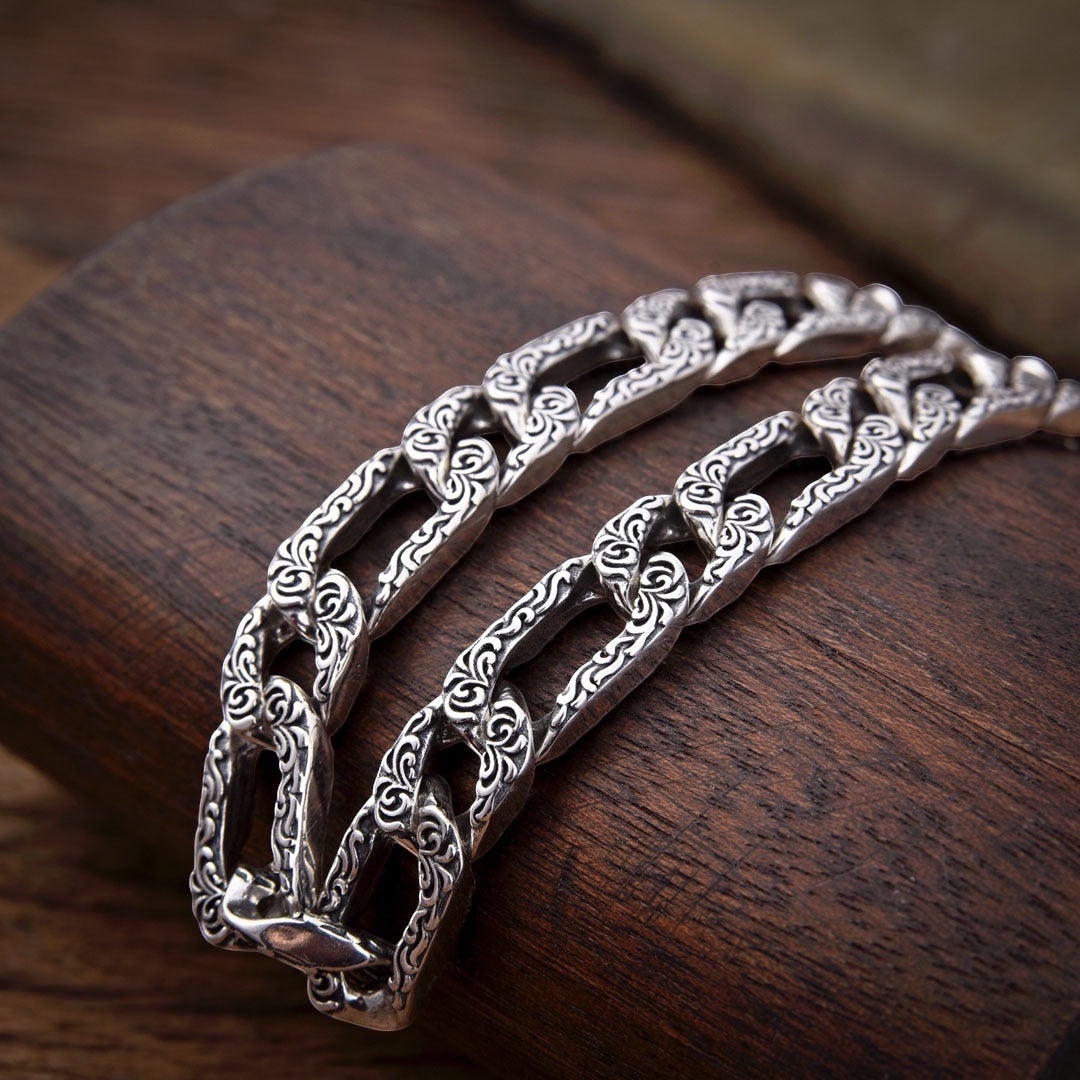 BoxUnboxed Sovereign Imperial Rattan Figaro Chain bracelet in solid 925 silver with intricate vine engraving and oxidized finish.
