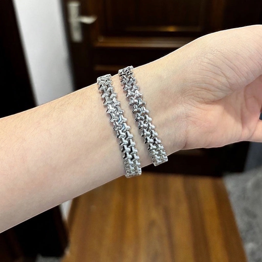 BoxUnboxed sterling silver interlocking moissanite chain link bracelet with propeller design, unisex, platinum and rhodium plated.